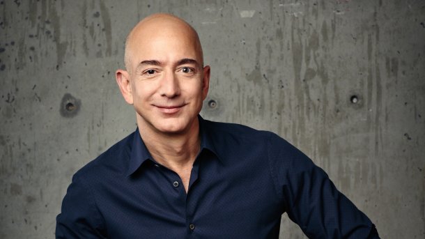 Jeff Bezos fragt Twitter-Nutzer, wie er sein Geld ausgeben soll