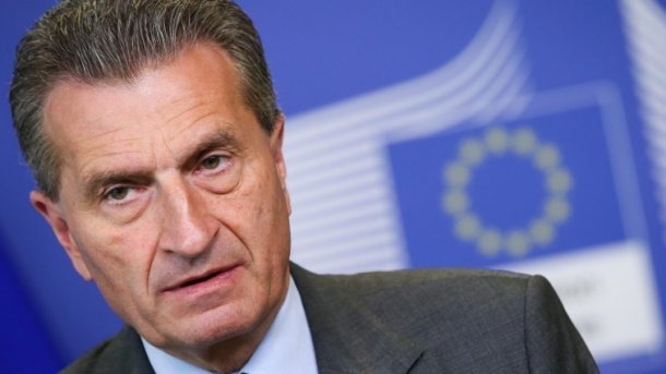 EU-Kommissar Oettinger regt Gutscheine zur digitalen Weiterbildung an