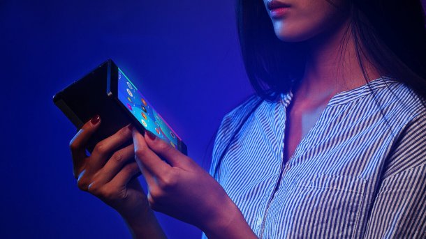 Lenovo Folio: Faltbares Tablet kann sich in Smartphone verwandeln
