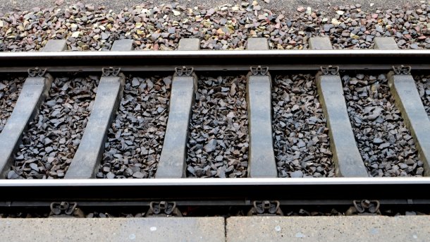 Foto auf den Gleisen: 23-Jähriger löst Zug-Notbremsung aus