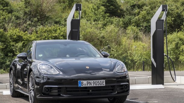 Elektroautos: Porsche entwickelt Schnell-Ladesäulen