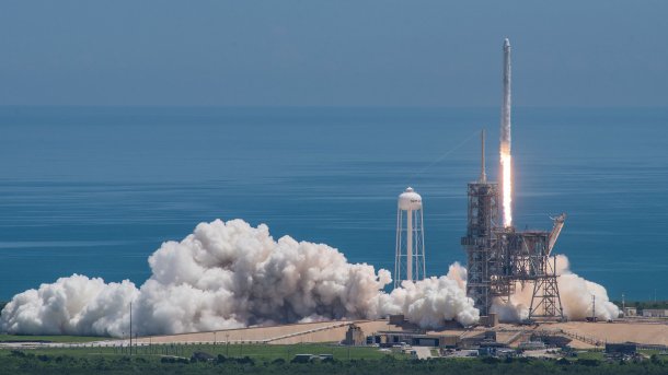 SpaceX: Raumfrachter Dragon zur ISS gestartet