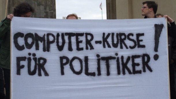 Transparent: "Computer-Kurse für Politiker!"