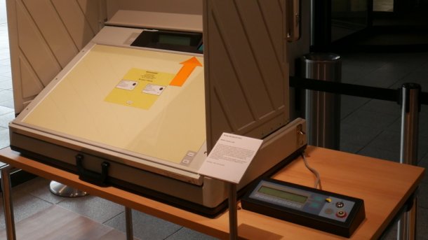 Wahlmaschinen: Helfer oder Fälscher?