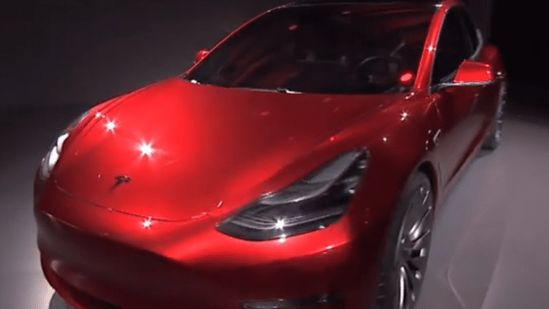 Tesla Model 3 möglicherweise zum Großteil handgeschnitzt