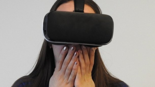 Studie: Virtual Reality, mobile Sprachassistenten und 5G lassen Verbraucher kalt