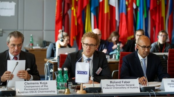 Kritik aus OSZE und Europarat an Outsourcing der Rechtsdurchsetzung im Internet an Private