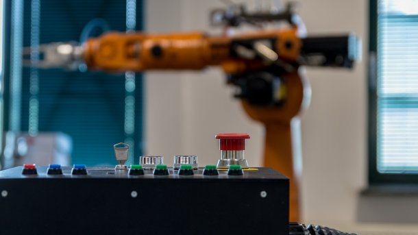 Uni Hannover eröffnet "Roboterfabrik" zur Nachwuchsförderung