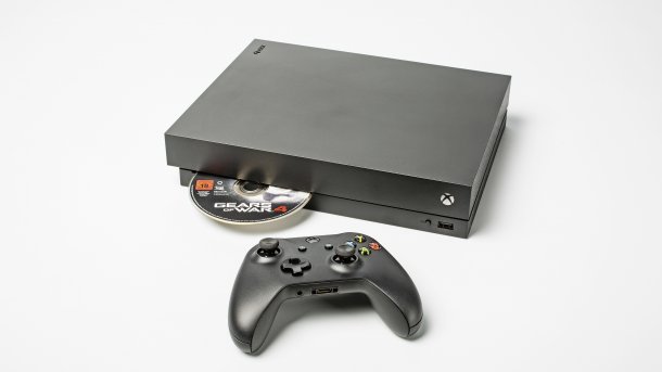 Erster Blick auf Xbox One X: Leiser als PS4 Pro, aber Speicherplatzprobleme