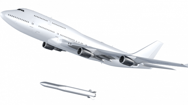 Zeichnung einer weißen Boeing 747 und darunter einer gerade ausgeklinkten Rakete
