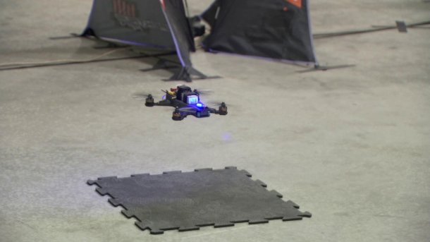 Mensch gegen Computer: Pilot FlyingBear bei Drohnen-Rennen vorn