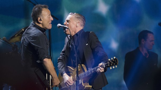 Bruce Springsteen und Bryan Adams musizieren gemeinsam