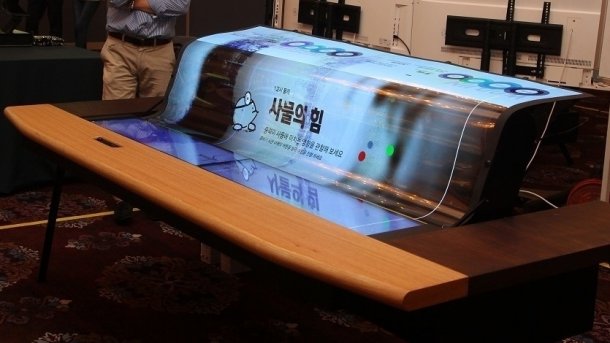 OLED statt  Leinwand: Aufrollbarer Fernseher von LG