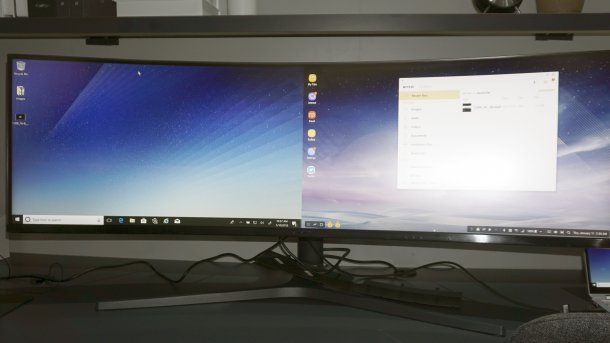 Überbreiter Büromonitor mit eingebautem Tastatur-Umschalter