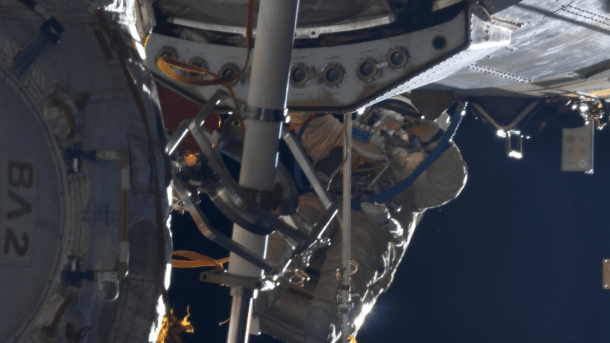 Kosmonauten verbessern Funkkontakt zwischen ISS und Flugleitstelle