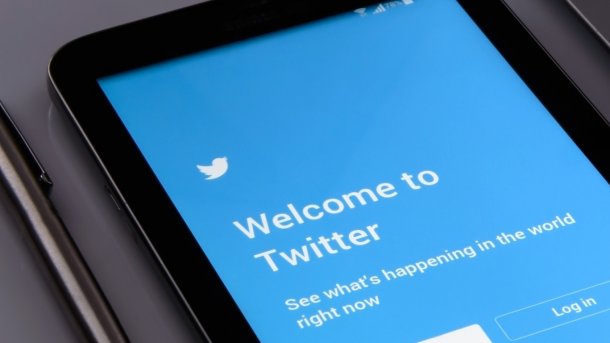 Twitter schafft ersten Gewinn – Nutzerzahl stagniert