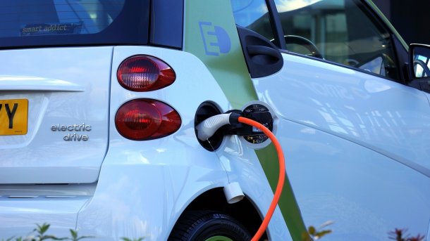 Studie: Elektroautos klimafreundlicher als Verbrenner