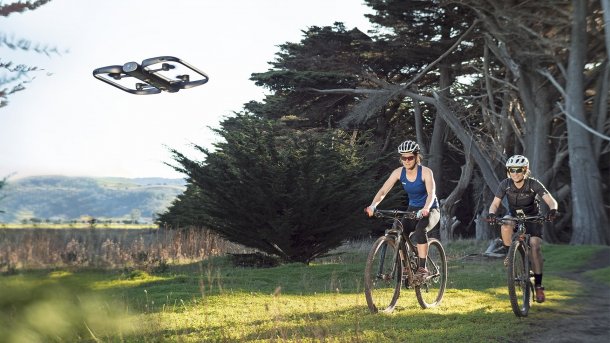 Skydio R1: Autonom fliegende Video-Drohne jetzt erhältlich