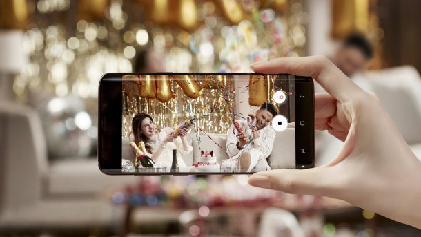 Samsung Galaxy S9: High-End-Smartphone mit variablen Blenden und AR Emojis