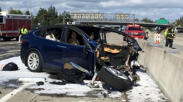 Tesla riskiert nach tödlichem Unfall Ärger mit US-Verkehrsbehörde