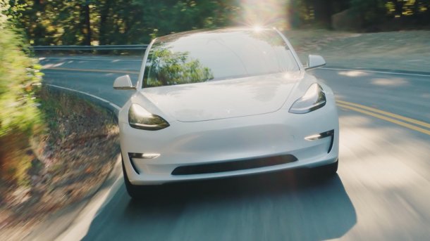 Tesla will Model 3 bald rund um die Uhr produzieren