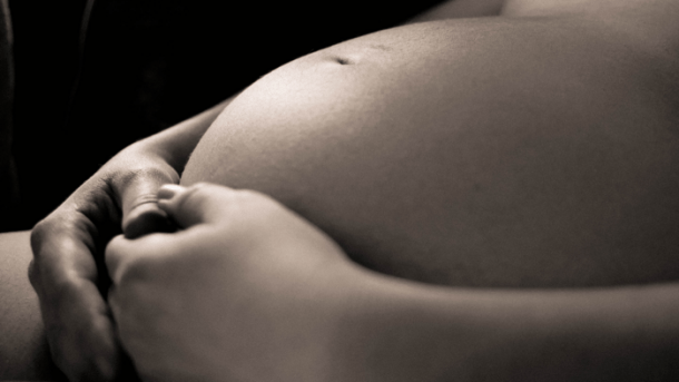 Ärzte behandeln Erbkrankheit im Mutterleib