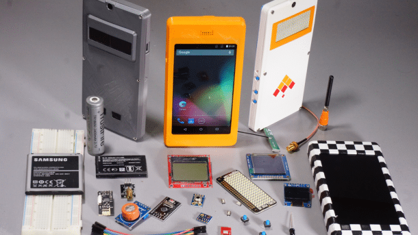 Prototypen und Bauteile des DIY-Smartphone-Kits Kite