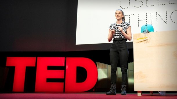 TED-Talk: Simone Giertz erklärt, warum wir mehr unnütze Maschinen bauen müssen