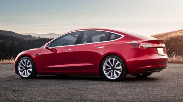 Tesla kündigt Umbau des Unternehmens an