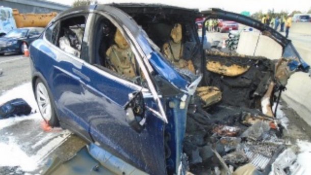 Tödlicher Unfall mit Tesla Model X: "Autopilot" hat vor Crash beschleunigt