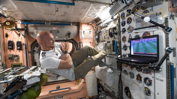 "Laborant, Handwerker, Versuchskaninchen" – Gerst erster zurück Monat auf ISS