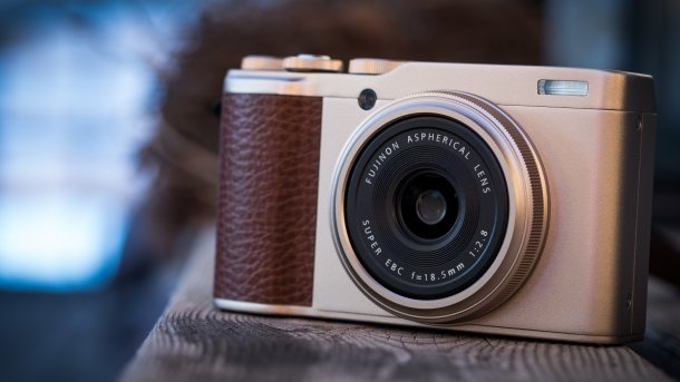 APS-C und Festbrennweite: Fujifilm kündigt Edelkompaktkamera XF10 an