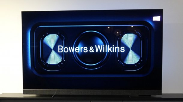 Flachbildfernseher mit Wumms: Philips kooperiert bei OLED 903 mit Bowers und Wilkens