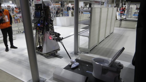 World Robot Summit: Wenn der Roboter das Klo putzt