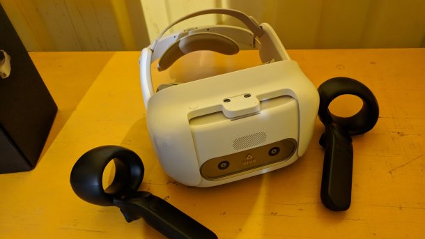 VR-Headset Vive Focus mit 6DOF-Controllern im Hands-on: Ein wenig Latenz, aber sonst top