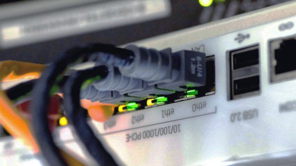LAN-Kabel in Router