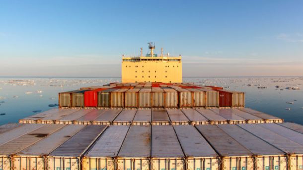 Das erste Containerschiff bewältigt die Nordostpassage