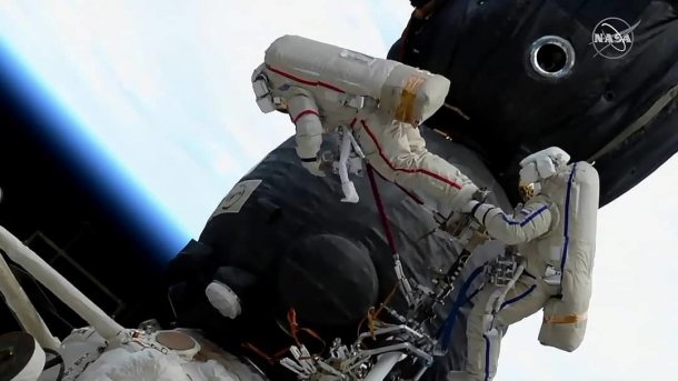 Kosmonauten untersuchen Leck bei ISS-Außeneinsatz