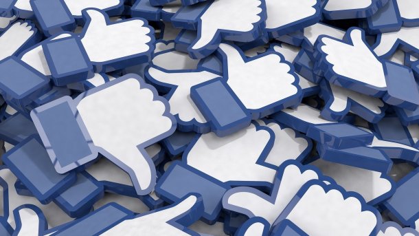 EU-Kommission fordert von Facebook & Co mehr Einsatz gegen "Fake News"