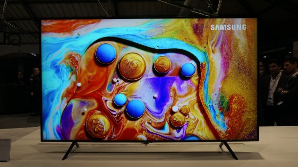 Samsung zeigt neue TVs: blickwinkelstabiler, smarter, Fußball-affin