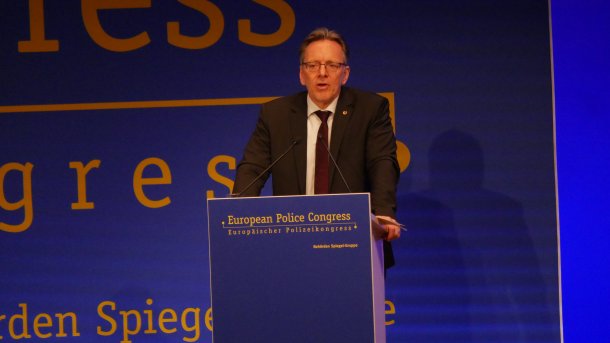 Europäischer Polizeikongress: Fingerabdrücke und erweiterte Befugnisse für Sicherheitsbehörden