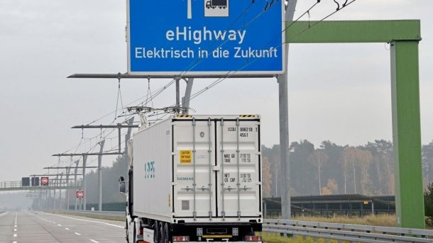 Elektro-Lastverkehr: Daimler stellt sich gegen Oberleitungen