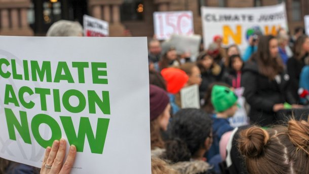 Klima-Demo statt rumdaddeln: Wie politisch ist die Jugend heute?