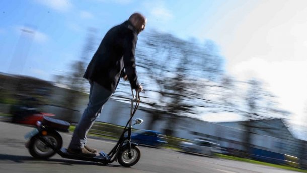 Aufspringen, Gas geben - NRW-Städte bereiten sich auf E-Roller vor