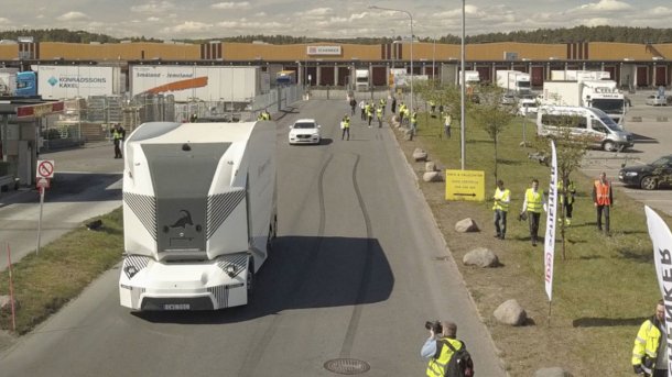 Lkw ohne Führerhaus: DB Schenkers autonomer Truck erstmals auf der Straße