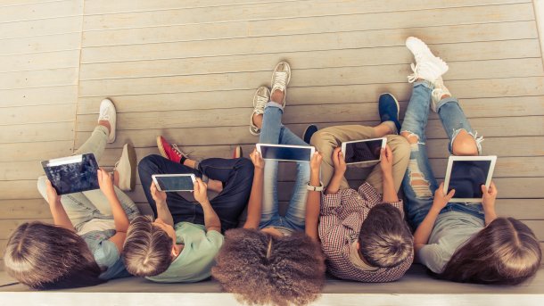 Ablenkung und Dauerstress: Wie Handys und digitale Medien das Hirn beeinflussen können