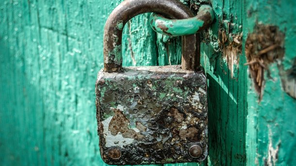 Schloss, Zensur, Überwachung