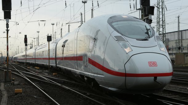 Klimaschutz: Inlandsflüge in der Kritik, aber Bahn muss besser werden