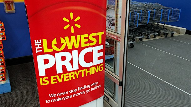 Walmart-Sujet "The Lowest Price is Everything - we never stop finding ways to make your money go further" (sic)