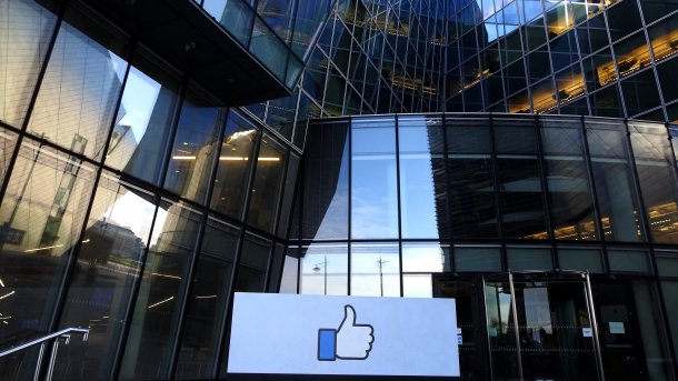 Facebook will Debatte über Recht von Nutzern auf Daten-Transfers